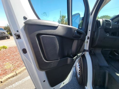 Used 2025 RAM ProMaster 2500 w/ Convenience Group FWD image 15