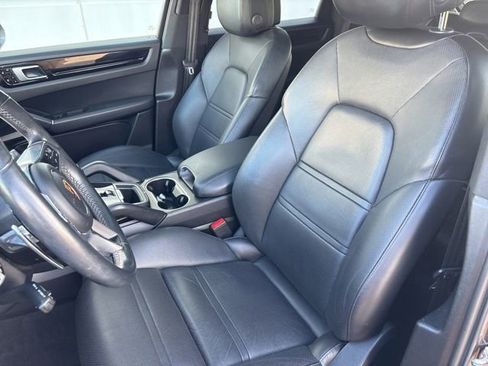 Used 2020 Porsche Cayenne S image 24