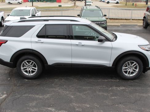 New 2026 Ford Explorer Active image 8
