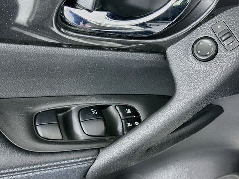 Used 2019 Nissan Rogue SV FWD image 15