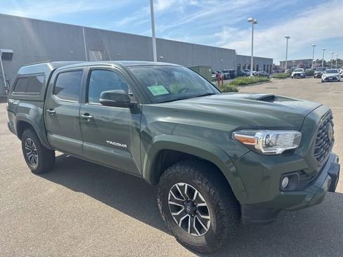 Used 2021 Toyota Tacoma TRD Sport w/ TRD Premium Sport Package image 5