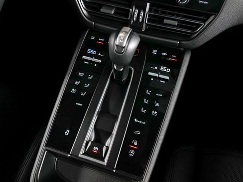 Certified 2026 Porsche Macan AWD/4WD image 16