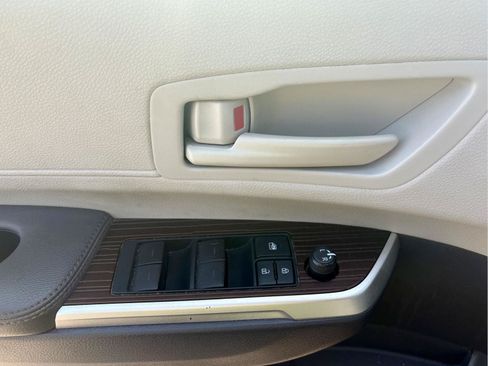 Used 2021 Toyota Sienna LE FWD image 16