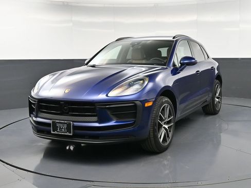 Certified 2025 Porsche Macan AWD/4WD image 6