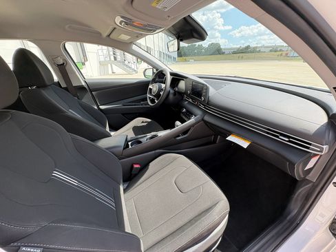 Used 2026 Hyundai Elantra Hybrid FWD image 16