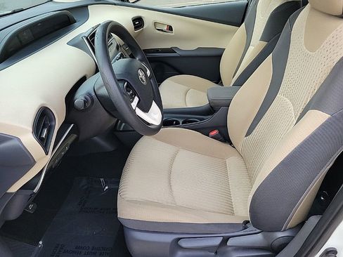 Used 2018 Toyota Prius Four image 12