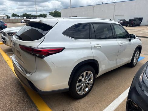 Used 2020 Toyota Highlander Limited FWD image 7