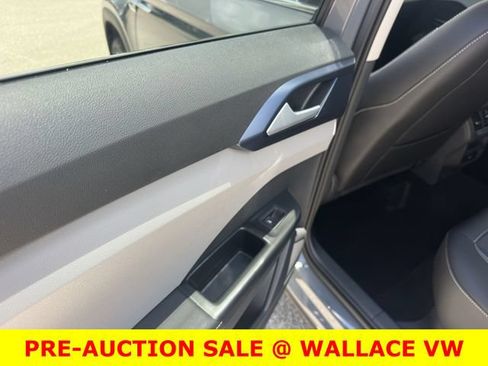 Certified 2024 Volkswagen Taos SE w/ Panoramic Sunroof Package AWD/4WD image 10