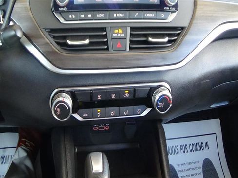 Used 2025 Nissan Altima 2.5 SV image 21