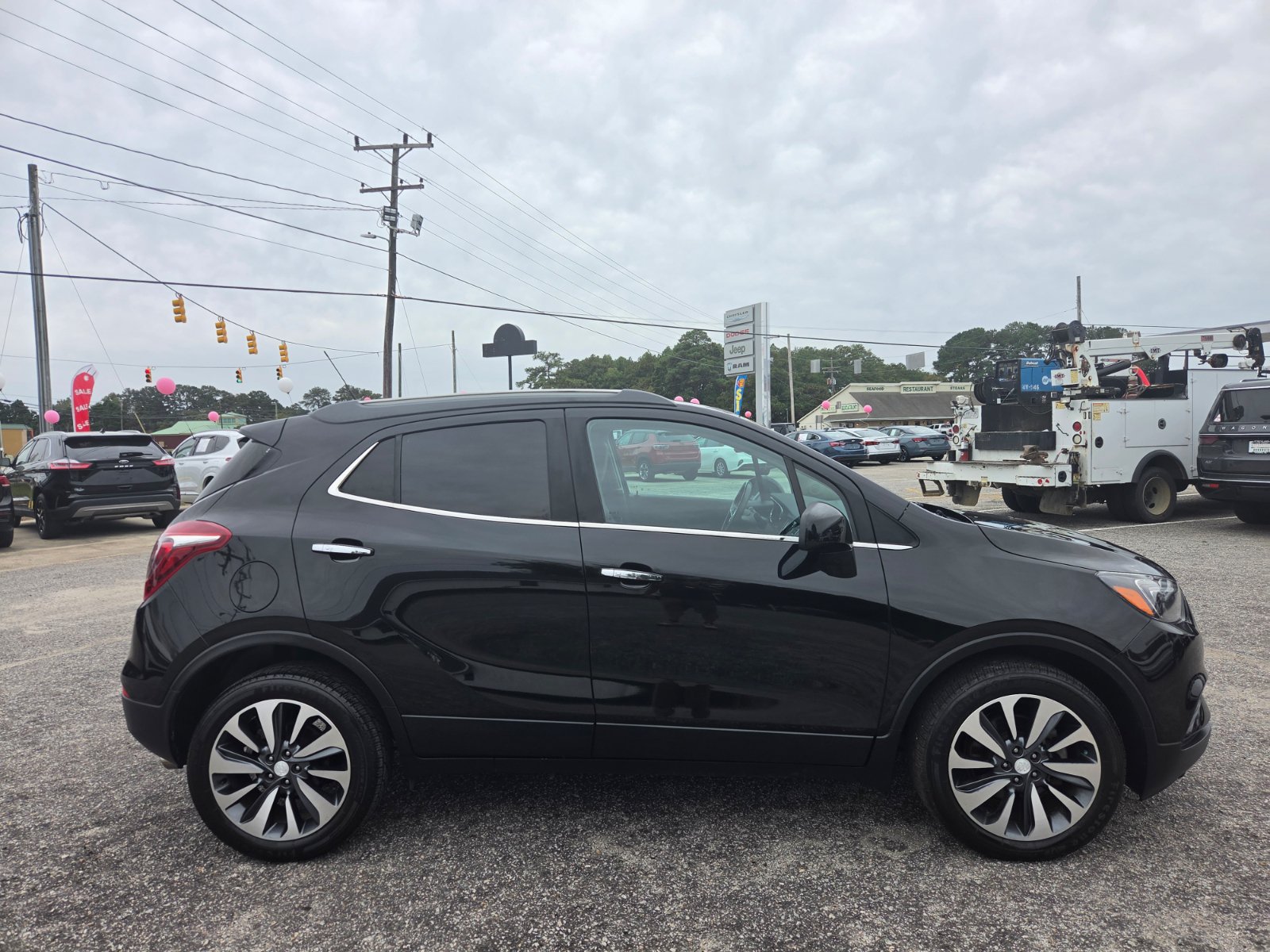 Used 2022 Buick Encore Preferred w/ Safety Package FWD image 4