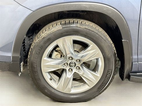 Used 2019 Toyota Highlander Limited image 32