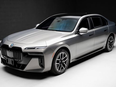 Used 2023 BMW 740i RWD image 5