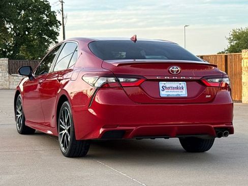 Used 2022 Toyota Camry SE FWD image 6