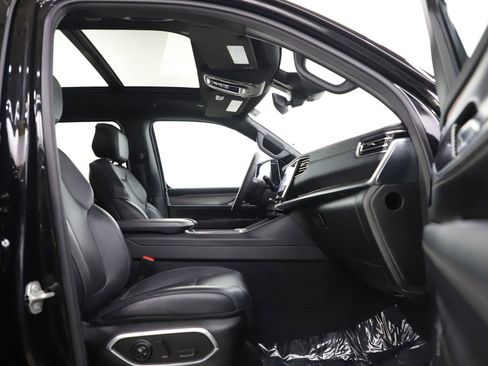 Used 2024 Jeep Wagoneer Series II image 11