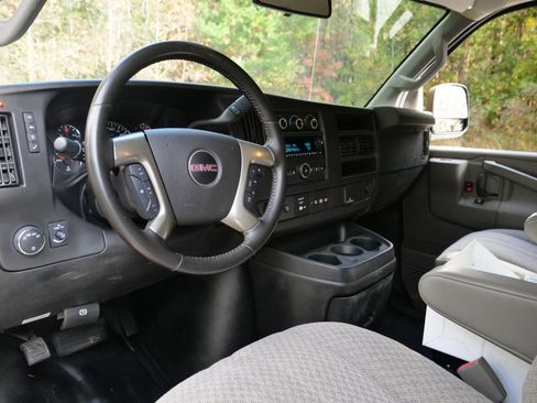 Used 2018 GMC Savana 3500 w/ Driver Convenience Package image 2