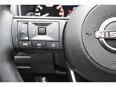 Used 2023 Nissan Rogue S image 13