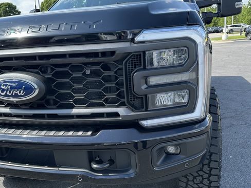 Used 2023 Ford F250 Lariat w/ Lariat Ultimate Package AWD/4WD image 6