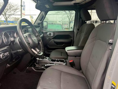 Certified 2022 Jeep Gladiator Sport AWD/4WD image 13