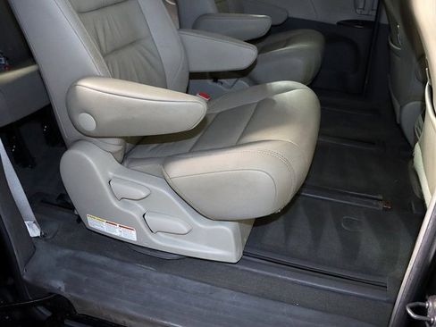 Used 2015 Toyota Sienna XLE image 29