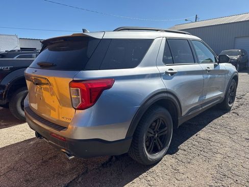 Used 2023 Ford Explorer XLT w/ XLT Sport Appearance Package AWD/4WD image 3