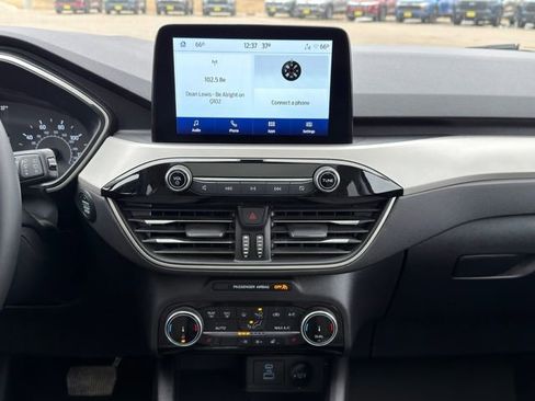 Used 2022 Ford Escape SE w/ SE Sport Appearance Package image 30