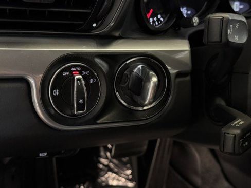 Used 2019 Porsche 911 Turbo image 15