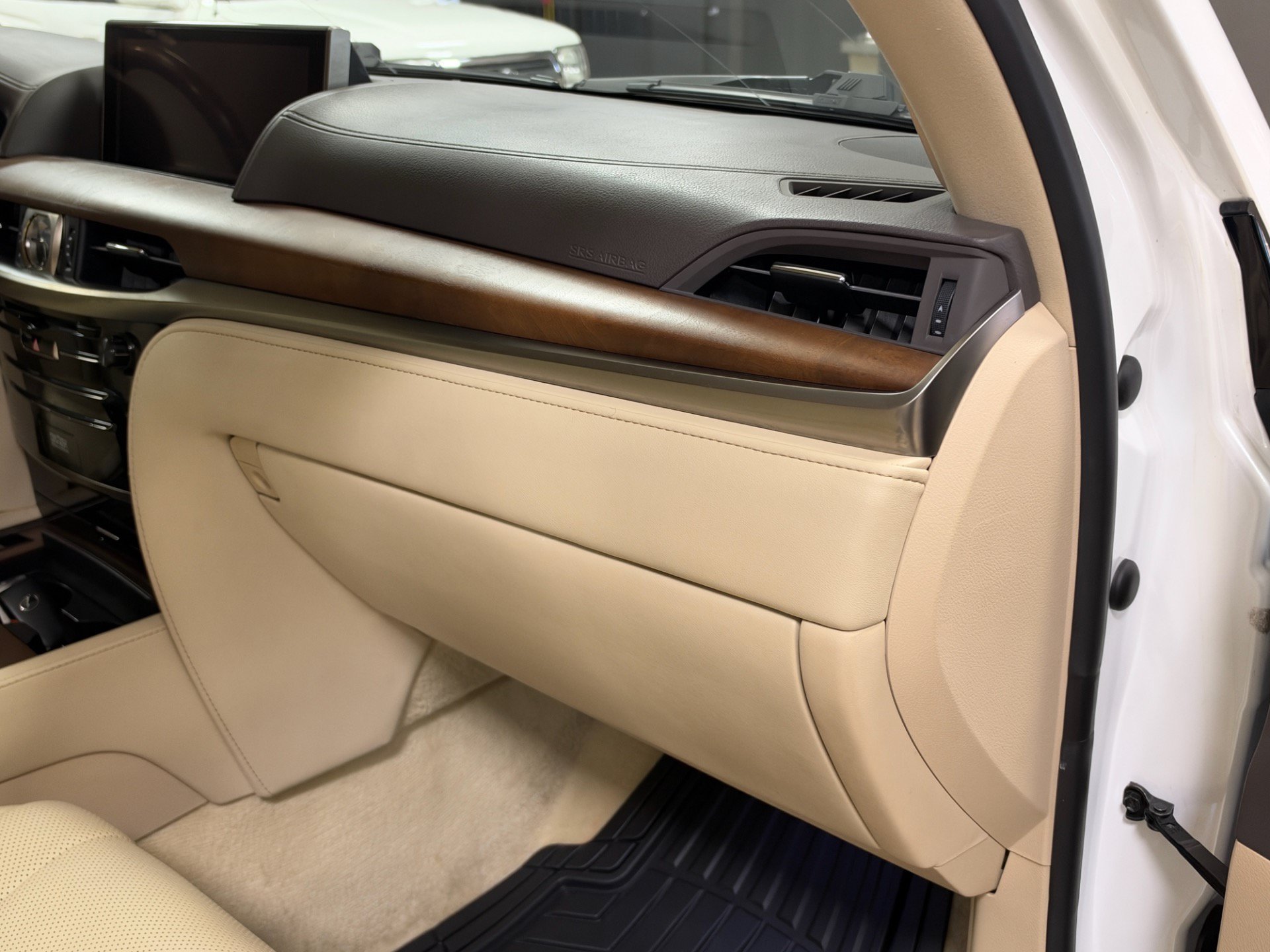 Used 2018 Lexus LX 570 4WD w/ Luxury Package image 27