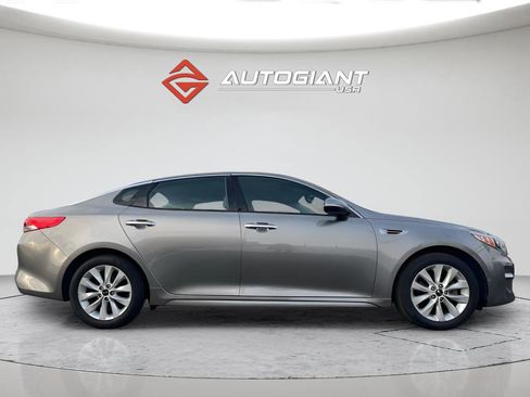 Used 2017 Kia Optima EX image 9
