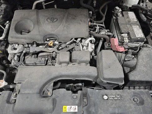 Used 2022 Toyota RAV4 LE AWD/4WD image 11