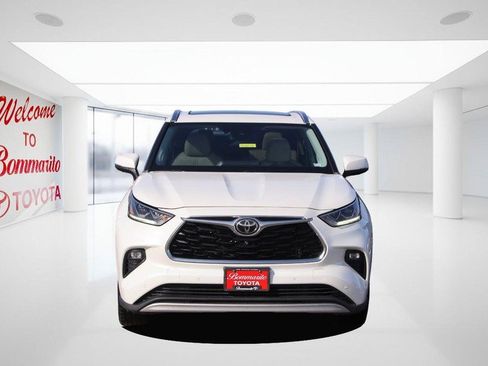 Used 2021 Toyota Highlander Platinum image 4