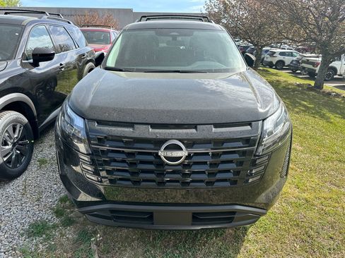 New 2026 Nissan Pathfinder SV w/ SV Premium Package image 2