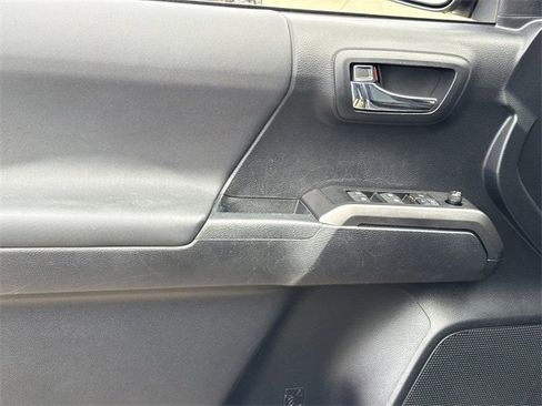 Used 2021 Toyota Tacoma TRD Off-Road image 26