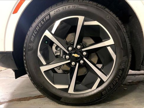 Used 2025 Chevrolet Equinox EV LT FWD image 9