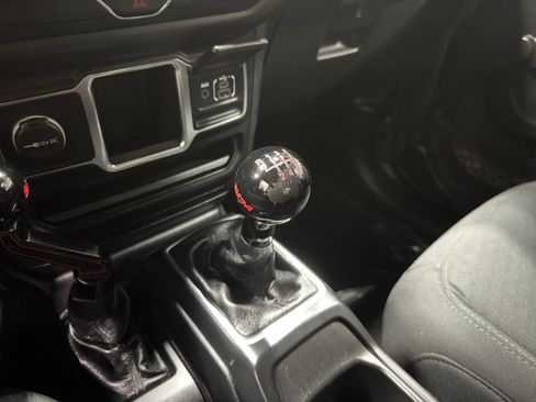 Used 2019 Jeep Wrangler Sport AWD/4WD image 21