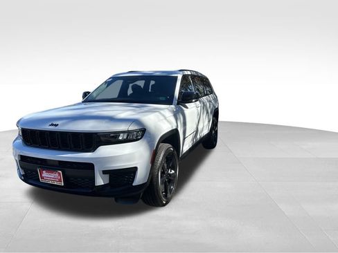 New 2025 Jeep Grand Cherokee L Altitude AWD/4WD image 2