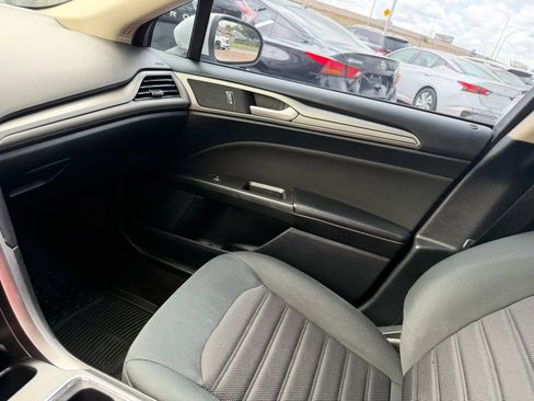 Used 2020 Ford Fusion SE AWD/4WD image 13