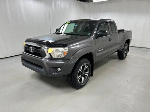 Used 2012 Toyota Tacoma 4x4 Access Cab V6 w/ SR5 Pkg image 2