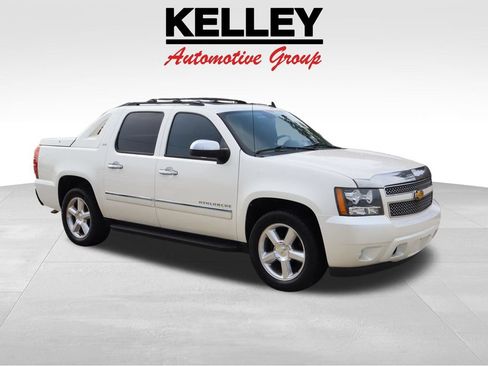 Used 2012 Chevrolet Avalanche LTZ RWD image 1