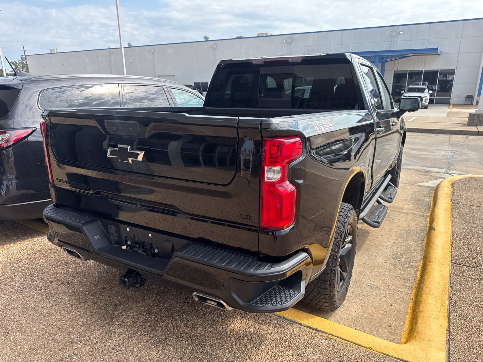 Used 2024 Chevrolet Silverado 1500 LT Trail Boss w/ LT Trail Boss Premium Package AWD/4WD image 15