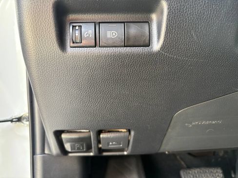 Used 2022 Toyota RAV4 LE FWD image 19