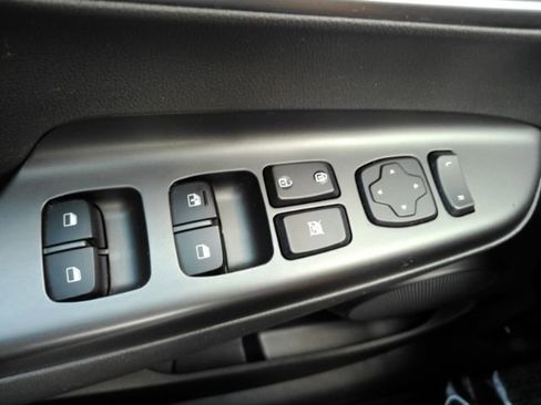 Used 2019 Hyundai Kona SEL image 31