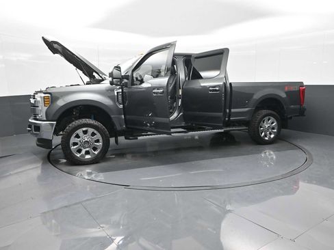 Used 2019 Ford F250 Lariat w/ Chrome Package image 34