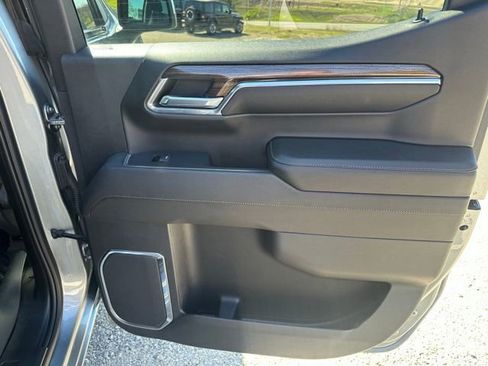Used 2023 Chevrolet Silverado 1500 LT AWD/4WD image 16