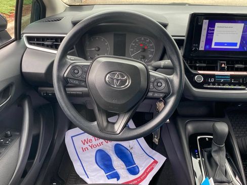 Used 2025 Toyota Corolla LE FWD image 10