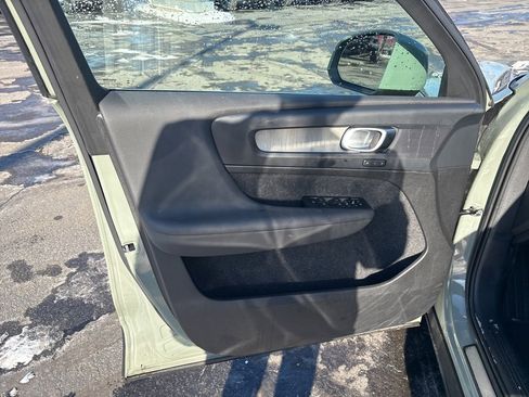 Certified 2025 Volvo XC40 B5 Plus image 17