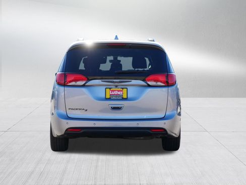 Used 2020 Chrysler Pacifica Touring-L Plus FWD image 6