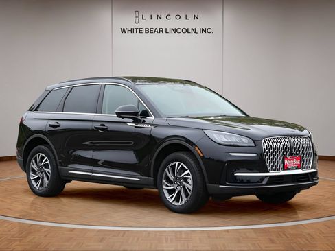 Used 2025 Lincoln Corsair AWD w/ Equipment Group 101A image 3