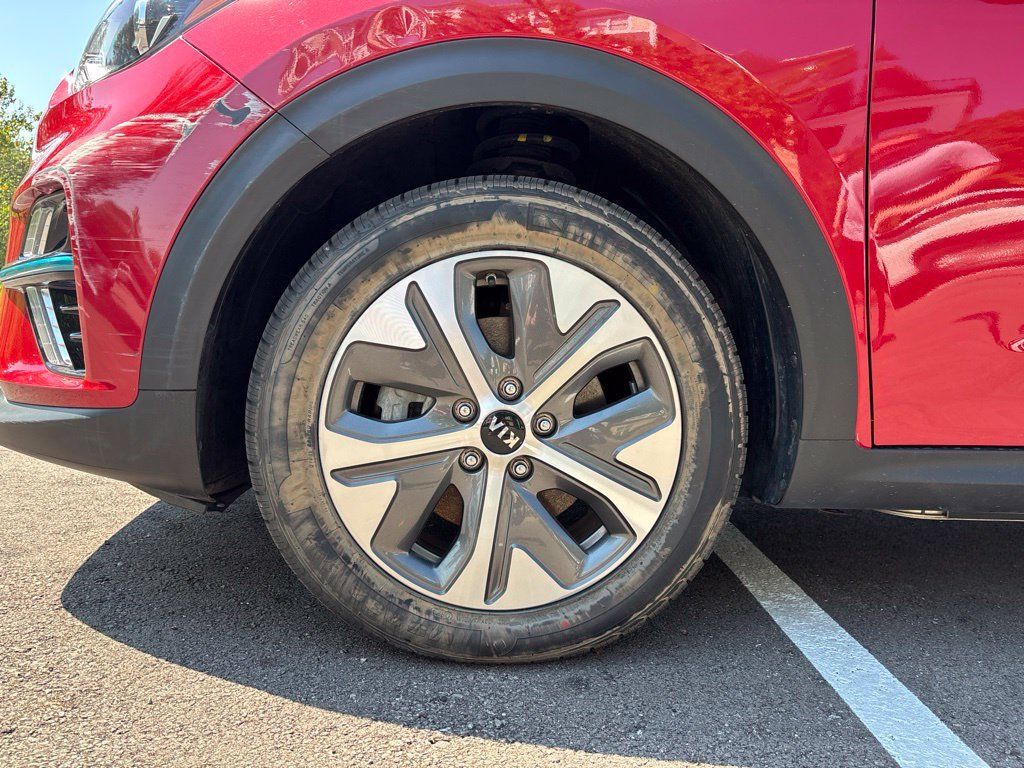 Used 2020 Kia Niro EX w/ Cold Weather Package FWD image 9