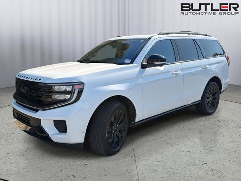 Used 2025 Ford Expedition Platinum w/ Stealth Appearance Package image 2