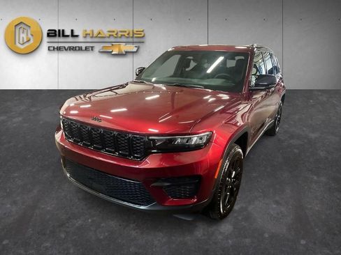 Used 2024 Jeep Grand Cherokee Altitude AWD/4WD image 1